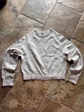 H&M Women's Crewneck Sweater in Light Cream